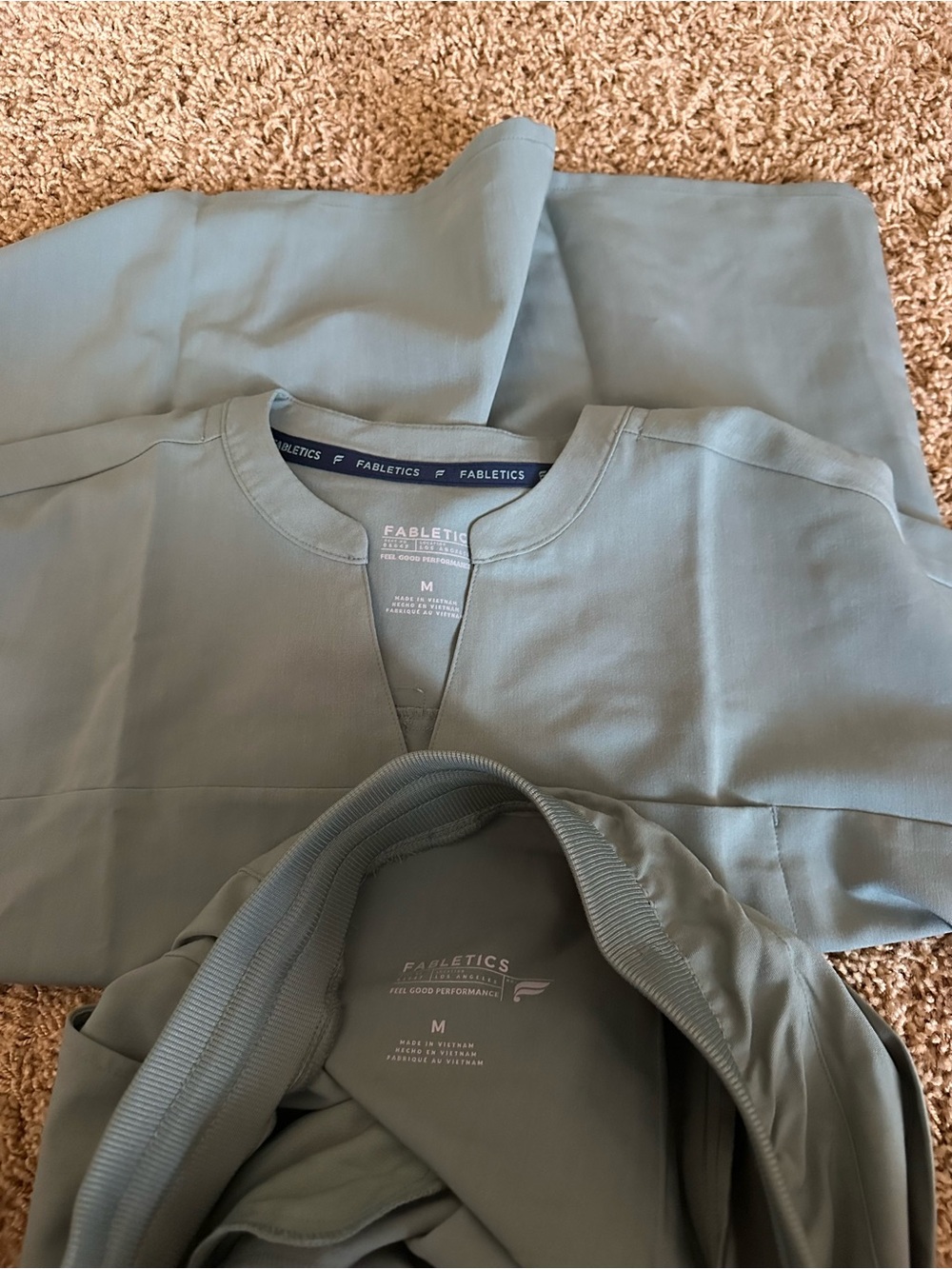 Fabletics Sage Scrub Set Medium - Picture 12 of 12